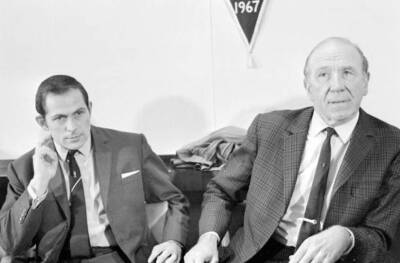 Sir Matt Busby announces that Wilf McGuinness Manchester United As- 1969 Photo 1