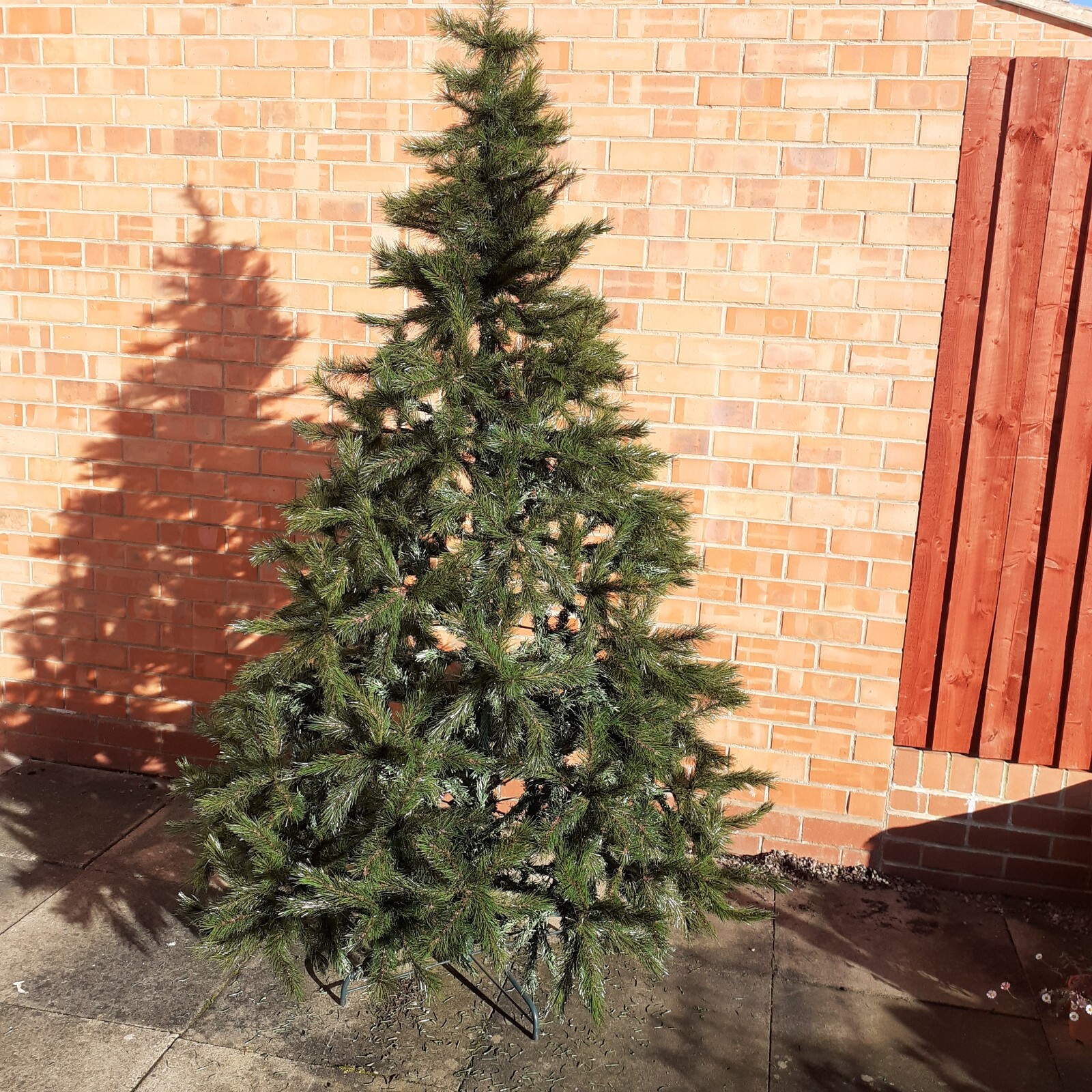 HIGH QUALITY LIFELIKE ARTIFICIAL 7FT CHRISTMAS TREE AND STAND eBay