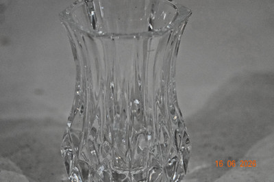 Exquisite kleine Blumenvase aus Glas