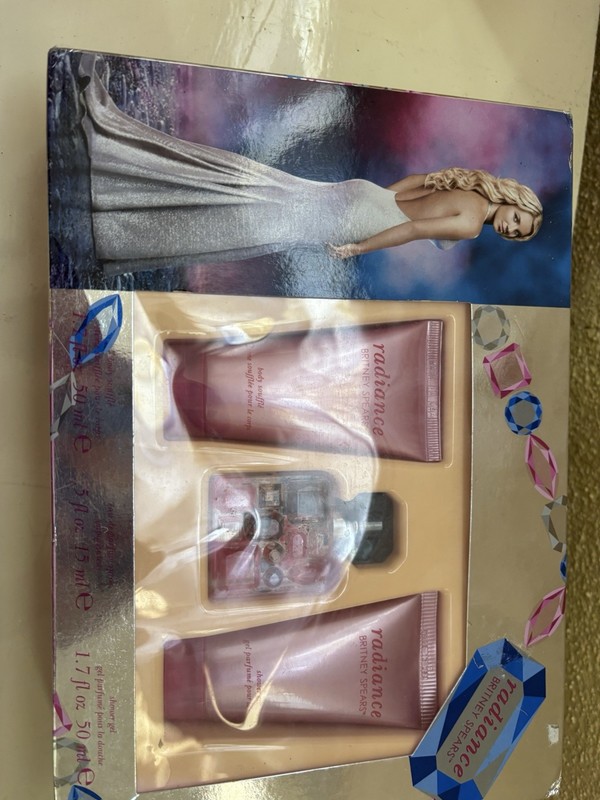Britney Spears Radiance 3-Pc Toiletries Set Plus loads of BONUS stuff