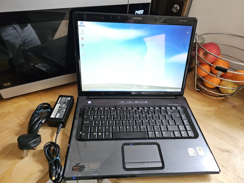 Retro HP Compaq Presario V6000 15.4" 80GB 2GB Windows XP Media Centre Laptop - Image 2 of 4