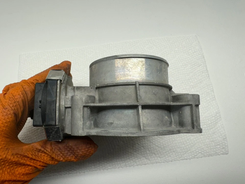 Cuerpo de acelerador GM OEM para Chevrolet Express 2500 3500 GMC Savana 4,3 L 12671014 Foto 4 de 4