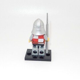 LEGO Minifigure CAS502 / LION KNIGHT QUARTERS / Kingdoms / Released 2012 / 10223