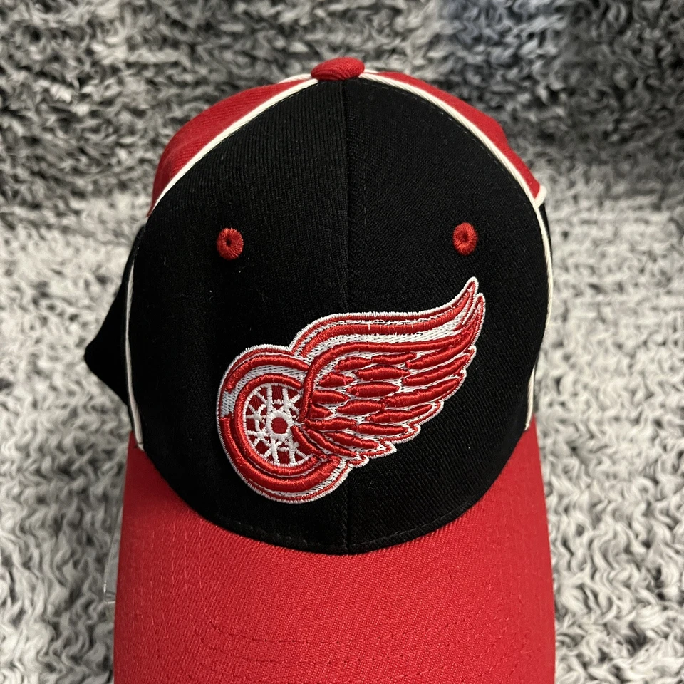 Gorra Detroit Red Wings Adulto Mediana Negra NHL Hockey Logo Zephyr Ajustada Para Hombres Foto 2 de 4