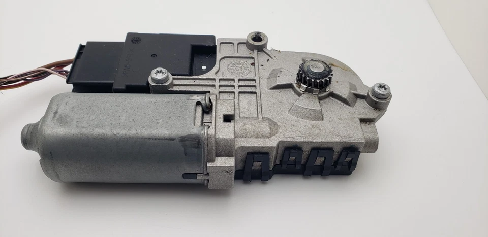 2014 Volkswagen Passat Sunroof Motor 40206. 561.959.591A - Image 2 of 3