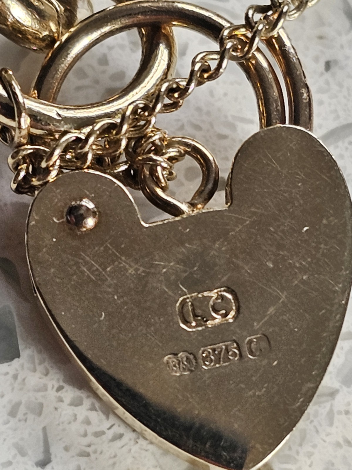 9ct Yellow Gold Vintage Curb Padlock Bracelet.  Solid Link image 4
