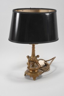 Q76D03 Figural Table Lamp Brass