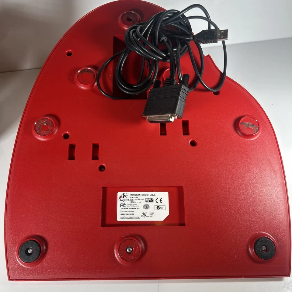 Logitech Professional Design MOMO Force Feedback Steering Wheel+Pedals - Image 3 of 4