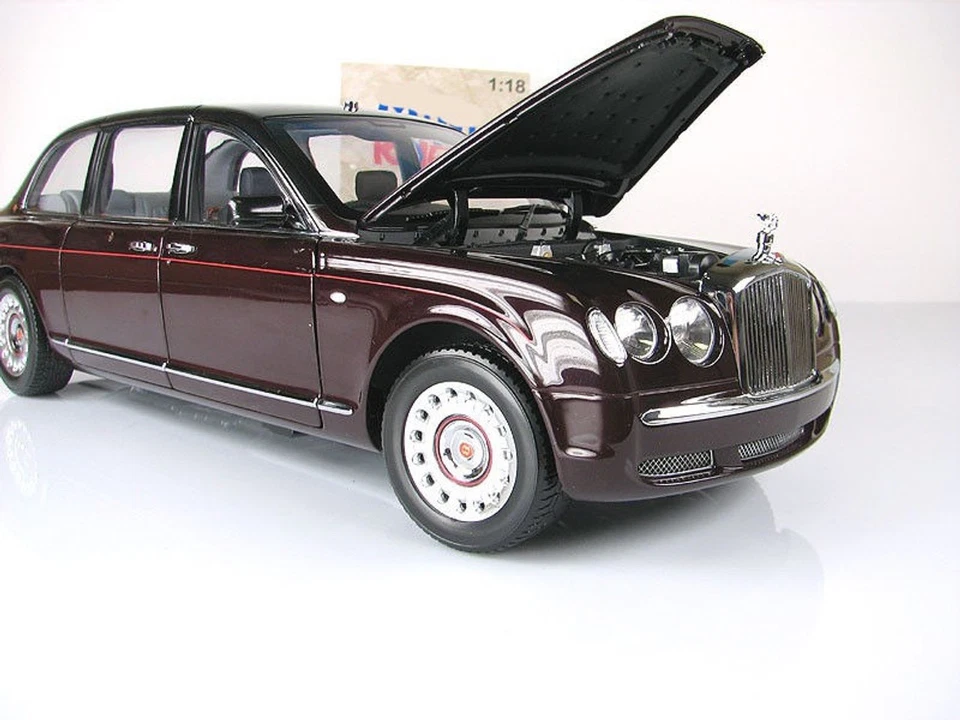 1/18 Minichamps 2002 宾利女王州立豪华轿车压铸汽车模型 — 第 3/4 张图片