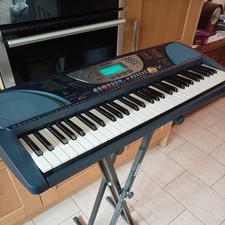 Yamaha PSR-270 Portable Keyboard. Excellent condition international shipping.
