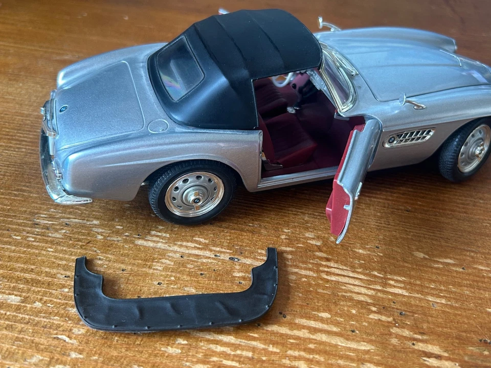 BMW 507 cabriolet de Revell, sans boîte,  1/18 avec capote - Photo 4/4