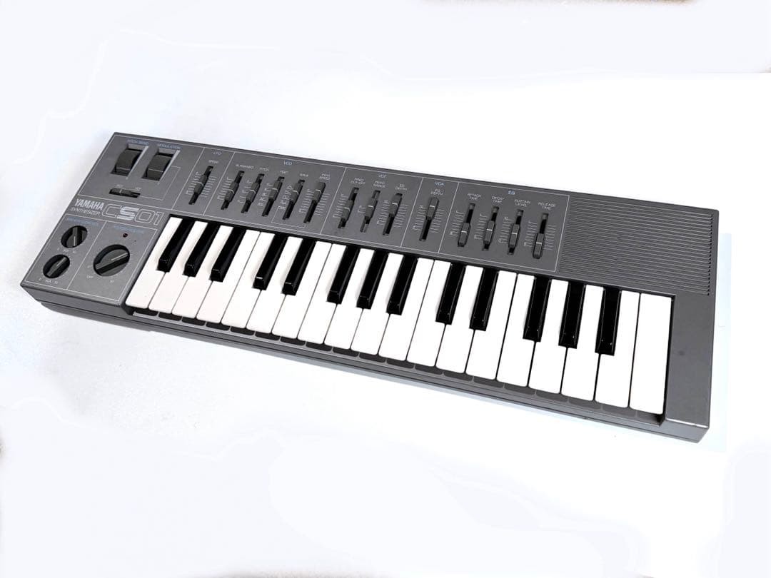 Yamaha CS01 シンセサイザー 専用ケース付 YAMAHA シンセサイザー CS01 Yamaha CS01 シンセサイザー 専用ケース付