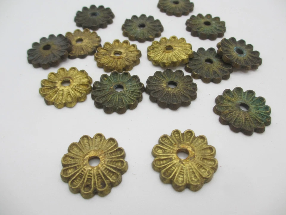 Victorian Brass Ormolu Furniture Hardware Mounts French Flowers Antique Gilt LOT - Image 2 of 4