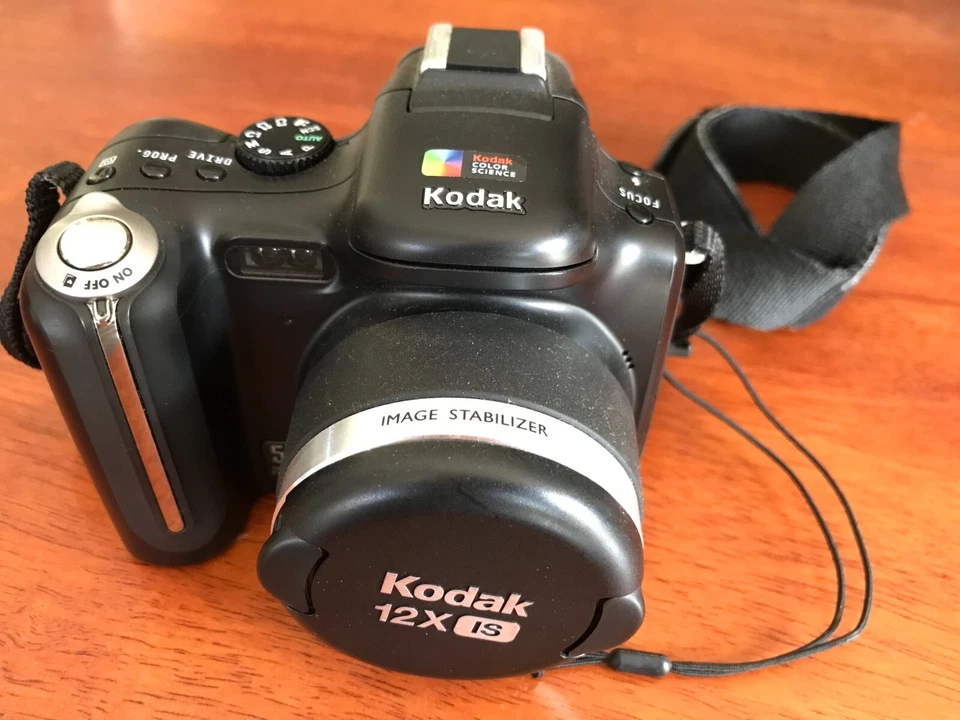 Kodak Easy Share P850 5.1 MP Digital Camera with 12X Optical ZOOM - Original Box - Image 3 of 4