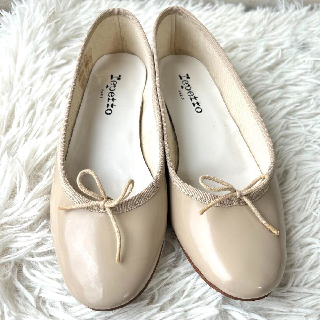 Repetto ベージュ バレエシューズ 37½ repetto Ballet shoes Ribbon Flat Beige Enamel Women's Size