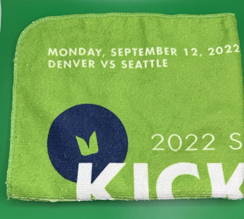 Seattle Seahawks - Kickoff 2022 - Toalla de rally - MNF - Rusell Wilson Return Foto 2 de 3
