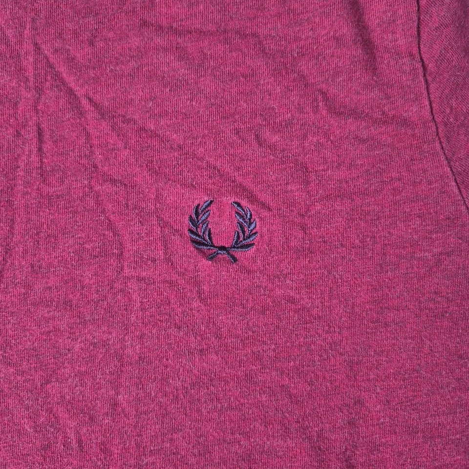 fred-perry-t-shirt-men-s-size-small-red-with-small-logo-very-good