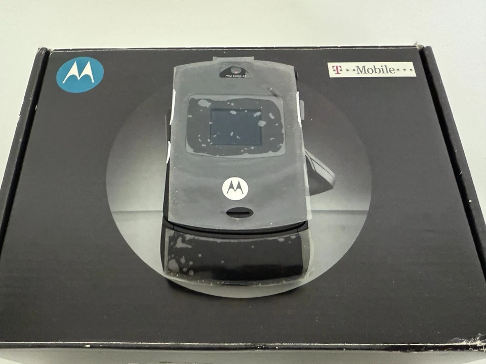 BRAND NEW MOTOROLA V3 RAZR PHONE - UNLOCKED - BLACK - BLUETOOTH - GPRS - Image 4 of 4