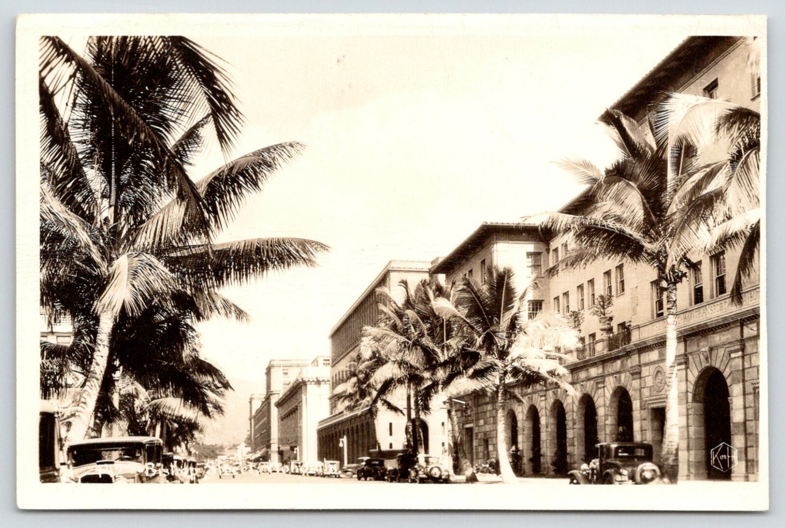 Honolulu StreetDillingham Transportation BuildingCars