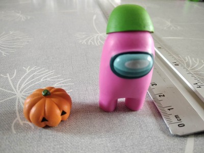 figurine AMONG US - tomy  - innersloth  TOIKIDO - rose avec citrouille