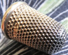 Schlichter großer Fingerhut runder Kopf Silber Sterling plain thimble English