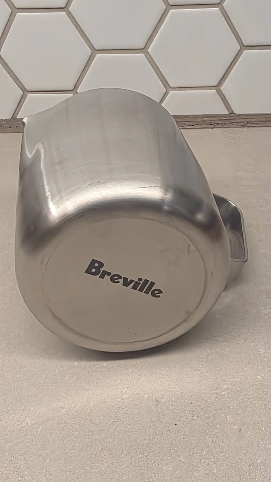 Jarra de leche Breville Barista jarra de espuma de acero inoxidable para máquinas de café espresso Foto 2 de 3