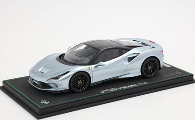 BBR 1:18 Ferrari F8 Tributo Grigio titanio mit Display Case limited 36 pcs