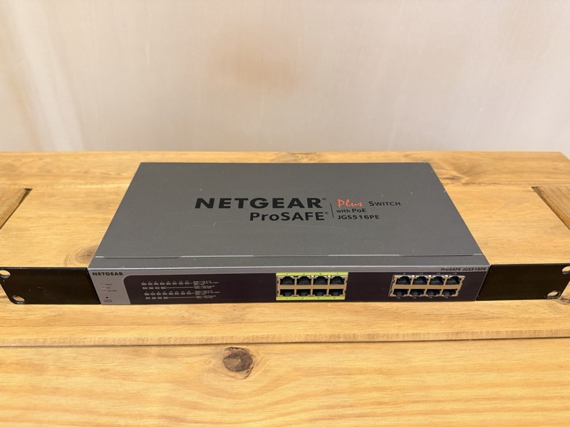 NETGEAR ProSAFE Plus JGS516PE 16-Port Gigabit Ethernet PoE Switch Rack