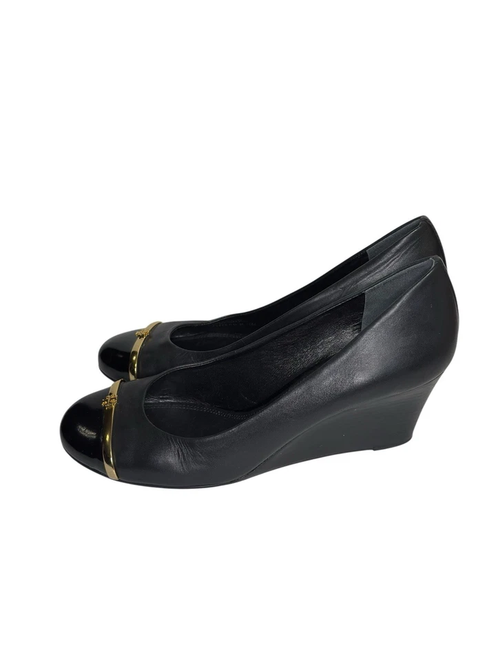 Tory Burch Black Leather Heel Pump Size 10 Gold Logo Patent Cap Toe Wood Wedge - Image 4 of 4