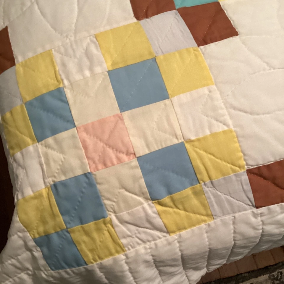 Edredón Queen Patchwork Cadena Irlandesa Amarillo Pasteles 84" x 104" Acolchado a Mano Foto 2 de 4