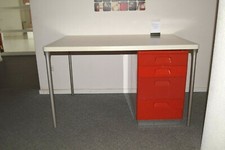 Otto Zapf Indesign Knoll Universaltisch lichtgrau mit rotem Container 125 x 83