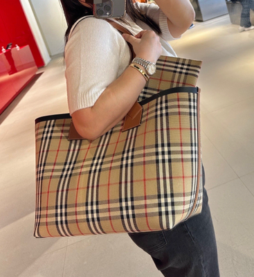 NWT Authentic Burberry Medium London Tote With Dust Bag and Care