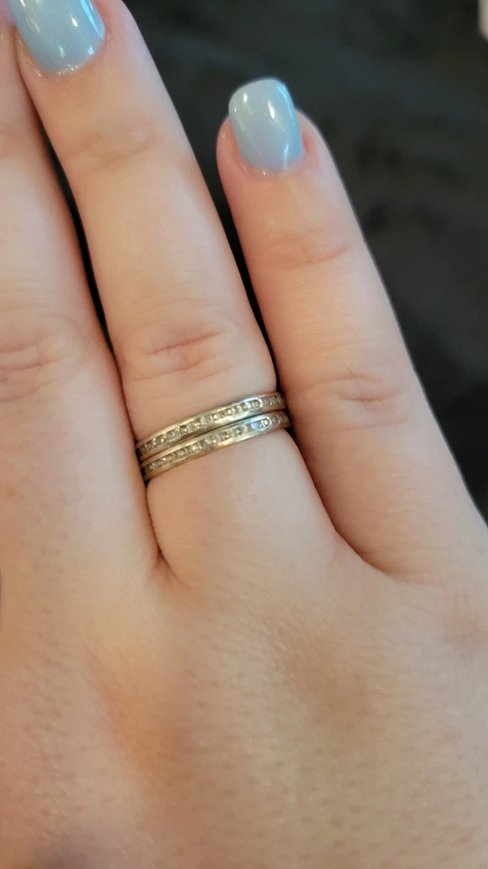 Alianza de boda sin fin anillo apilable de eternidad de diamantes creado en laboratorio de oro macizo de 14 k Foto 4 de 4