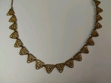 Collier Draperie Laiton Doré Art Nouveau. Chaine Filigranes Triangles Coeur 1900