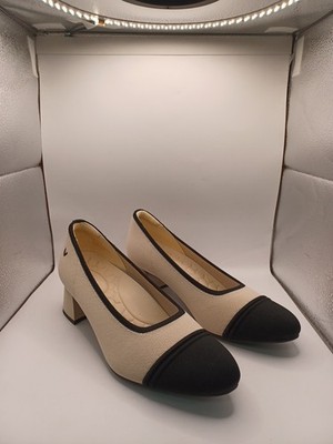 New Vivaia Julie Arch Pro Almond Toe Chunky Heels Ivory / Black Size US 9.5.