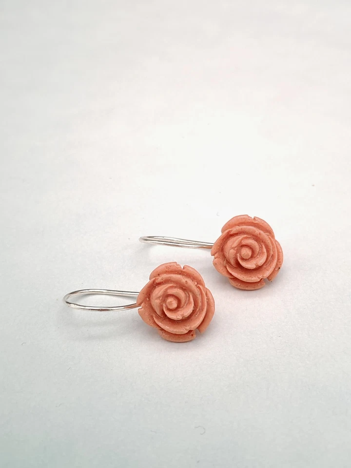 orecchini donna rose in pasta di corallo rosa monachella in argento 925 - Immagine 3 di 4