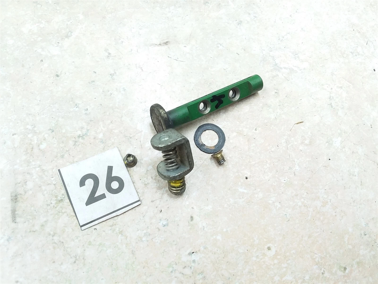 Kawasaki ZG1200 VOYAGER 1986 Carb Right Outside Throttle Shaft #26 UO AP-389