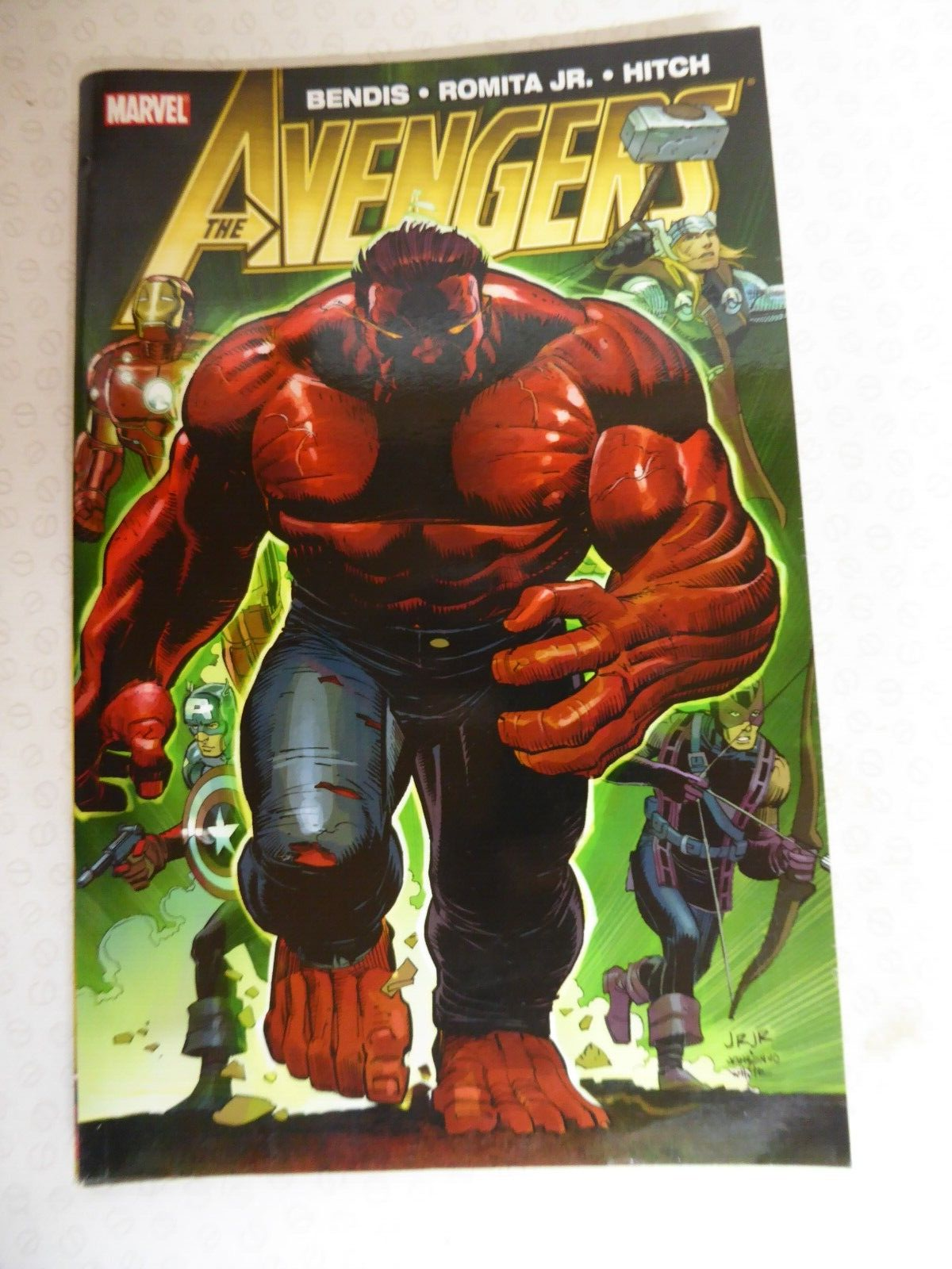 Avengers Volume 2 - Bendis Romita JR Hitch Marvel Comics 2011 - Red Hulk