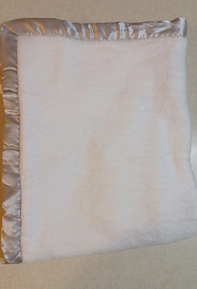 Blankets & Beyond Manta Bebé Polar Mono Blanco Foto 4 de 4