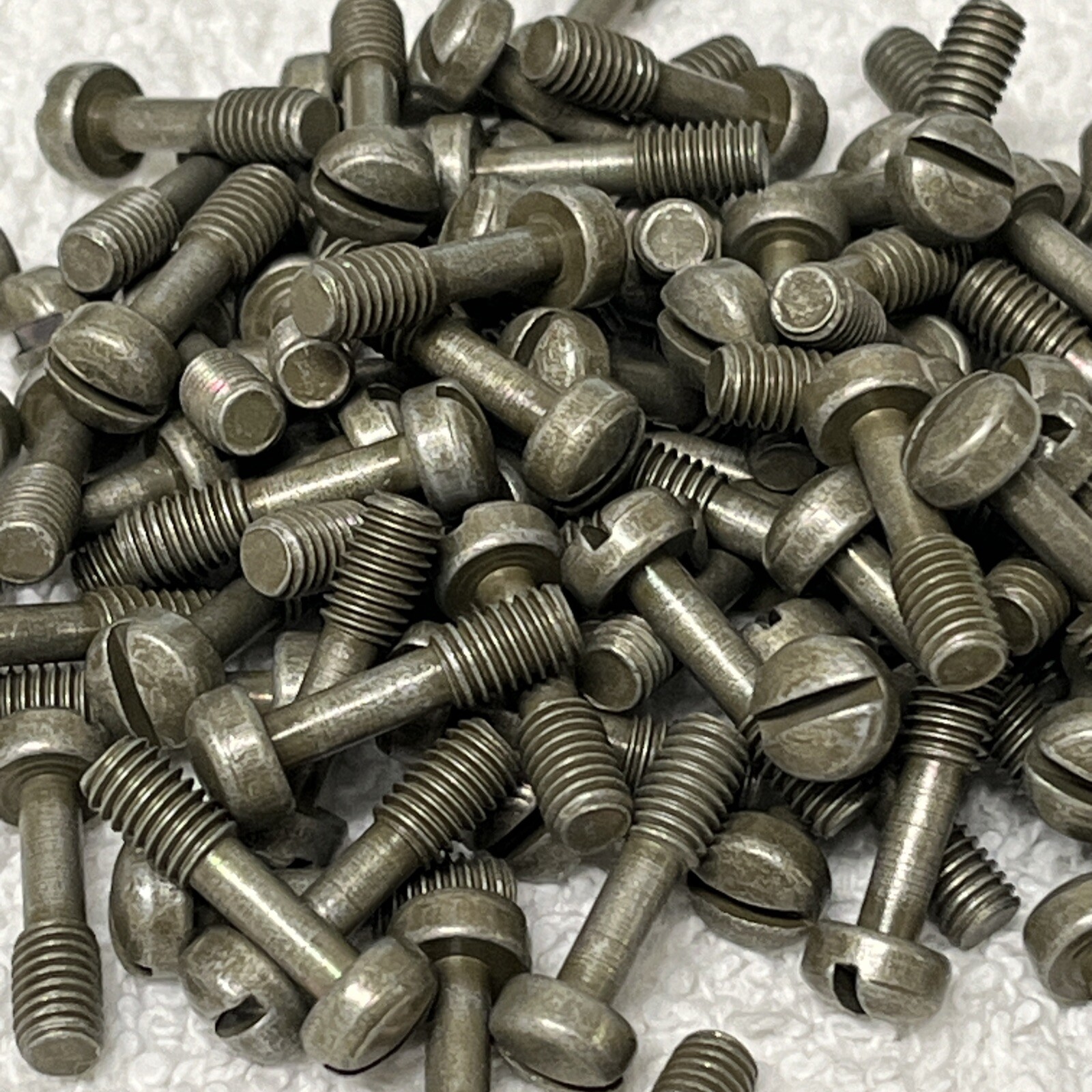 SPEC-T FASTNERS ~ SMC413884-7 ~ EXTERNALLY RELIEVED BODY SCREW (LOT OF 83)