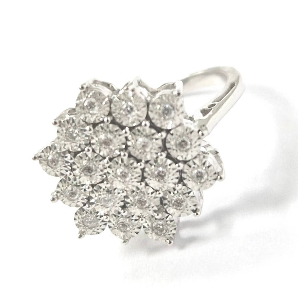 9ct White Gold Diamond Cluster Ring illusion Set Flower 0.20ct Hallmarked - Image 2 of 4