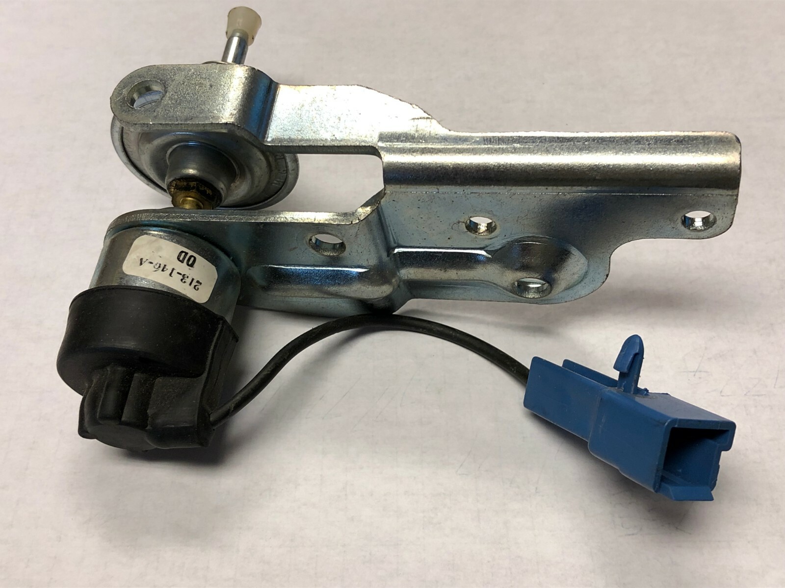 Dashpot W/solenoid For 19821986 Ford 4.9L Carter 1bbl 213146A E2PZ