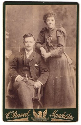Fotografie C. Duval, Manchester, 62 Oldham Street, bürgerliches Paar im Portrai 