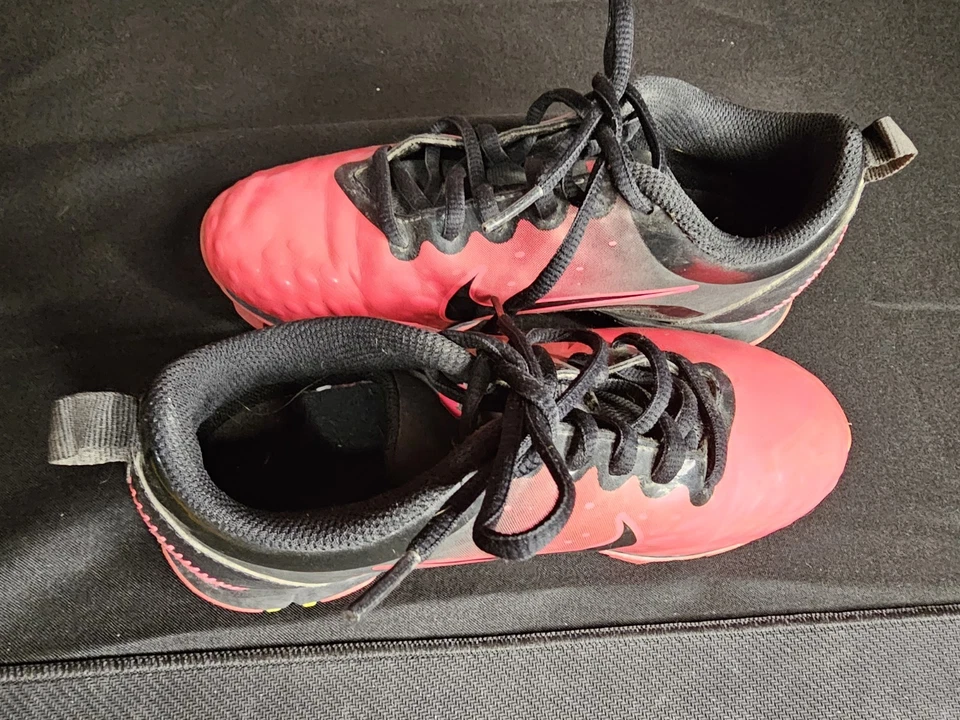 Nike Pink & Black Softball/Soccer Cleats Size 2.5 Girl Youth - Image 4 of 4