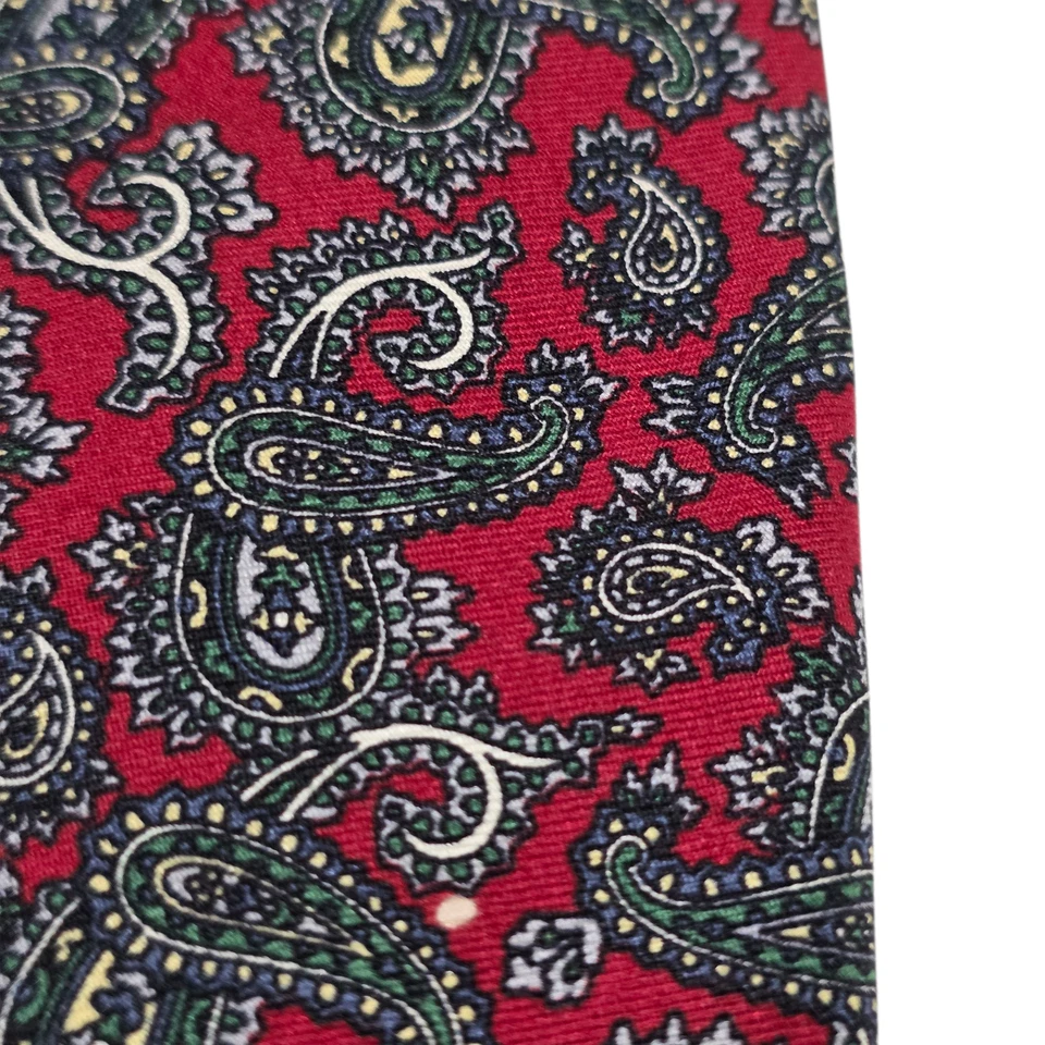 Corbata corta Rivetz Of Boston para hombre roja toda seda cachemira boho diseñador negocios Foto 3 de 4