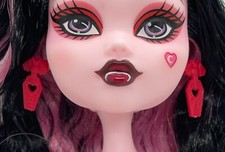 Monster High Howliday Love Edition Draculaura Doll Outfit Jewelry Red Earrings