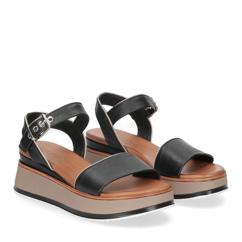 Inuovo sandali con zeppa in pelle con maxi borchie