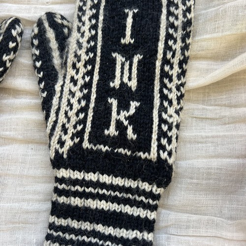 Antique 1900s Mittens Wool Hand Knit Black & White “Pink” Folk Vintage - Picture 6 of 16