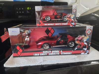 JADA DC COMICS HARLEY QUINN 1969 CHEVROLET CORVETTE STINGRAY W/ FIGURE 1:24/1:32