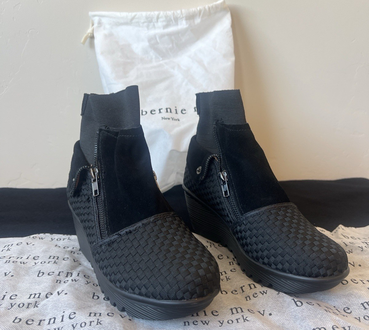 Bernie Mev Women's Wedge Ankle Boot, Black Size 8(US) 39 (EU)